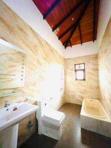 Koupelna v ubytování Ahasna Airport Villa + 37 fotografií