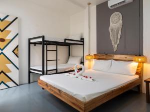 Voodi või voodid majutusasutuse Sip Sunset Hostel and Lounge toas