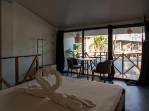 Voodi või voodid majutusasutuse Sip Sunset Hostel and Lounge toas