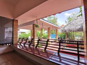 Balkoni atau teres di Tropical Villa