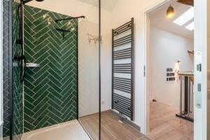 a shower with a glass door in a bathroom at FeWo zum kleinen Vogel, Sauna, Landidylle in Apen