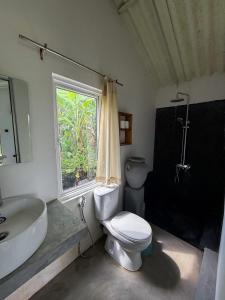 Koupelna v ubytování KA Surf Hostel