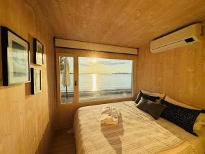 Postel nebo postele na pokoji v ubytování Buqez Eco Resort - calm beach house 23