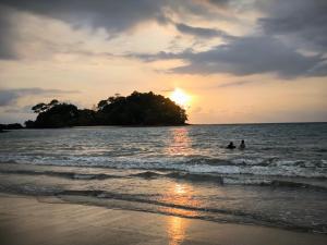 Φωτογραφία από το άλμπουμ του Seafari ECO Beach Camp and cafe food and drinks Ko Phra Thong σε Hin Kong