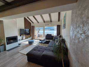 TV a/nebo společenská místnost v ubytování Guest House Galeb2