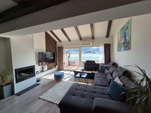 TV a/nebo společenská místnost v ubytování Guest House Galeb2