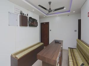 Ruang duduk di Hotel O Aashray Guest House