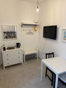 TV a/nebo společenská místnost v ubytování Apartment Ana + 13 fotografií