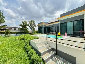Zahrada ubytování Moon Nine Village Khao Yai