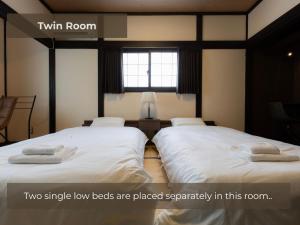 Postel nebo postele na pokoji v ubytování BUNA KUSATSU Onsen Inn + 37 fotografií
