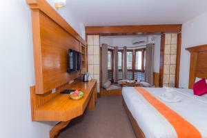 TV a/nebo společenská místnost v ubytování Amber Royel Hotel