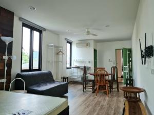 Χώρος καθιστικού στο Lee Home Bangkok