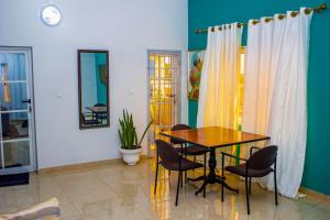 Φωτογραφία από το άλμπουμ του Résidence Confort trois Appartements huit Voyageurs à Baguida στο Λομέ