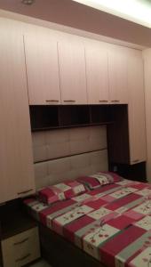 Ένα ή περισσότερα κρεβάτια σε δωμάτιο στο Luxury Apartment Neptune Center