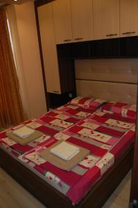 Ένα ή περισσότερα κρεβάτια σε δωμάτιο στο Luxury Apartment Neptune Center