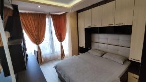 Ένα ή περισσότερα κρεβάτια σε δωμάτιο στο Luxury Apartment Neptune Center