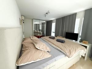 Postel nebo postele na pokoji v ubytování Wohnung mit Klimaanlage Zürich & Airport nah