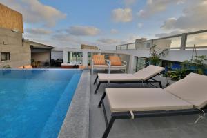 Fotografie z fotogalerie ubytování פנטהאוז 125 - פנטהאוז, דירת אירוח וגג מהמם לאירועים עם בריכה וגקוזי v destinaci Naharija