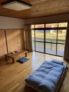 En eller flere senger på et rom på ロッジ星の時間 Lodge