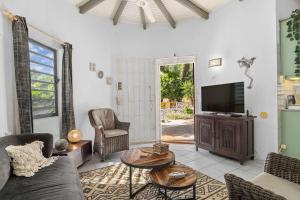 a living room with a couch and a tv at 19 Casa Peces in Kralendijk
