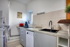 a kitchen with a sink and a counter top at 2 pièces, charmant, central, climatisé," Amorada " in Sarlat-la-Canéda