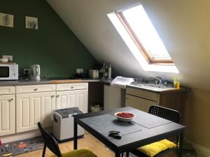 Kuchyň nebo kuchyňský kout v ubytování Private apartment Postcode P12 TR59