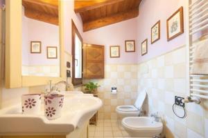 a bathroom with a sink and a toilet at Dimora Pietra Antica in Milis
