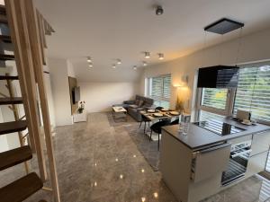 Una cocina o cocineta en Moderne Maisonette-Wohnung