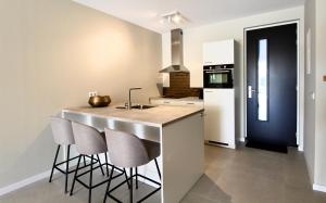 Køkken eller tekøkken på Sealoft appartement Vrouwenpolder + 2 billeder