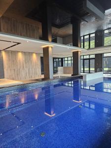 a large swimming pool in a building at Baltic Infinity Apartments in Międzyzdroje