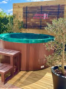 Bazén v ubytování La Siègià Resort spa nebo v jeho okolí