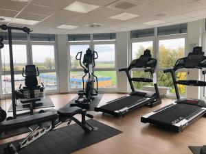 Fitness centrum a/nebo fitness zařízení v ubytování DLRG Tagungszentrum Hotel Delphin