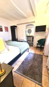 two beds in a room with a tv on the wall at Mosel-Side Junior Suite in Reil