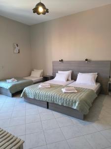 a bedroom with two beds in a room at Liber-Mar apartments in Petra