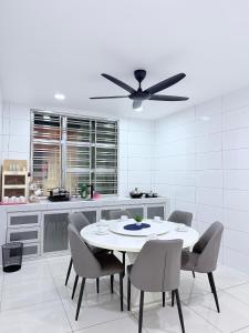 Φωτογραφία από το άλμπουμ του Happinezzmo HomeStay Mutiara Rini στο Skudai