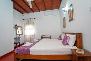 Postel nebo postele na pokoji v ubytování 4ty two Homestay Galle
