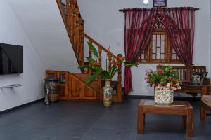 TV a/nebo společenská místnost v ubytování 4ty two Homestay Galle