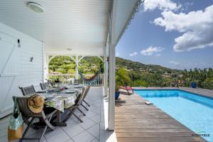 Bazén v ubytování Villa An ti kwen paradi 3 chambres avec piscine et vue mer nebo v jeho okolí