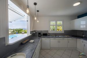 Kolam renang di atau di dekat Villa An ti kwen paradi 3 chambres avec piscine et vue mer