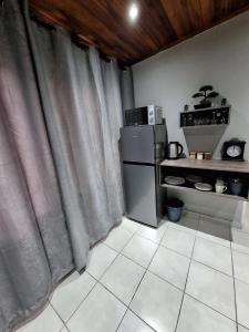 Dapur atau dapur kecil di 14a on Middle Way