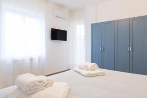 Postel nebo postele na pokoji v ubytování Kalos apartments