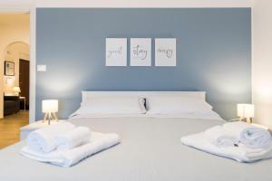 Postel nebo postele na pokoji v ubytování Kalos apartments