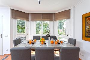 a dining room table with chairs and oranges on it at Sunstay Chalet La Colina Torremolinos in Torremolinos