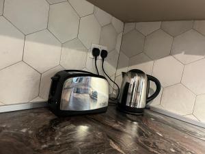 a toaster and kettle sitting on a counter in a kitchen at Susannah's Place in Żejtun