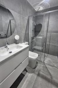 Ένα μπάνιο στο Los Campitos ROOMS