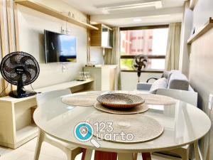 a room with a table and a living room at Gold Flat Cabo Branco By 123Quarto Hospedagem in Tambaú