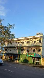 a building on the side of a street at Hotel Porto Amazônia in Porto Velho
