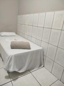 a white room with a table with a towel on it at Hotel Porto Amazônia in Porto Velho