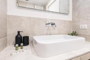 Ένα μπάνιο στο Eaylife - Milano - Corso Italia 68P4 - Navigli +21 φωτογραφίες