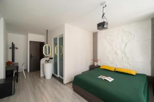 Postel nebo postele na pokoji v ubytování Zeus Living - Harmony Hideout
